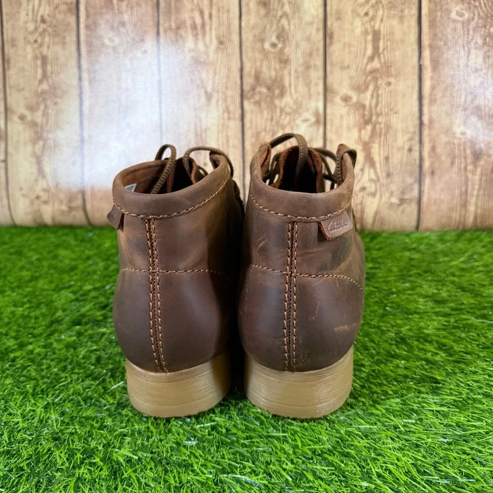 Clarks Wallaston Boot Mens size 11.5 M Beeswax Leather Chukka Moc Toe Brown